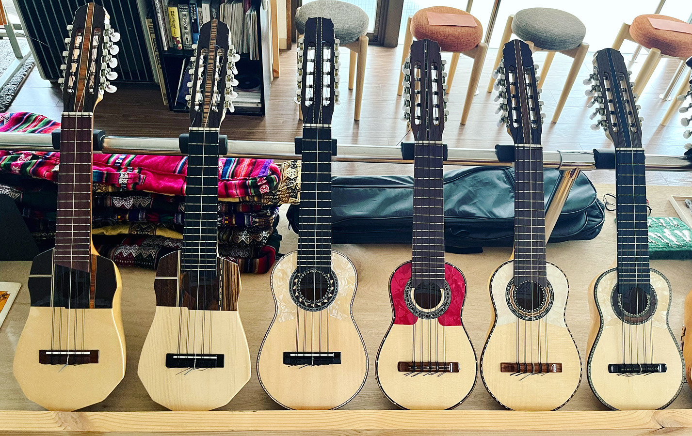 チャランゴ – アンデスの家ボリビア