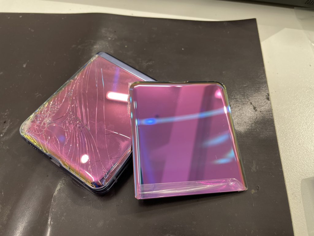 背面がバキバキ Galaxy Z Flipバックパネル交換 | Xperia Galaxy AQUOS