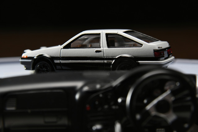 頭文字D」30周年記念！AE86トレノやFD3S RX-7のセットなど「トミカ