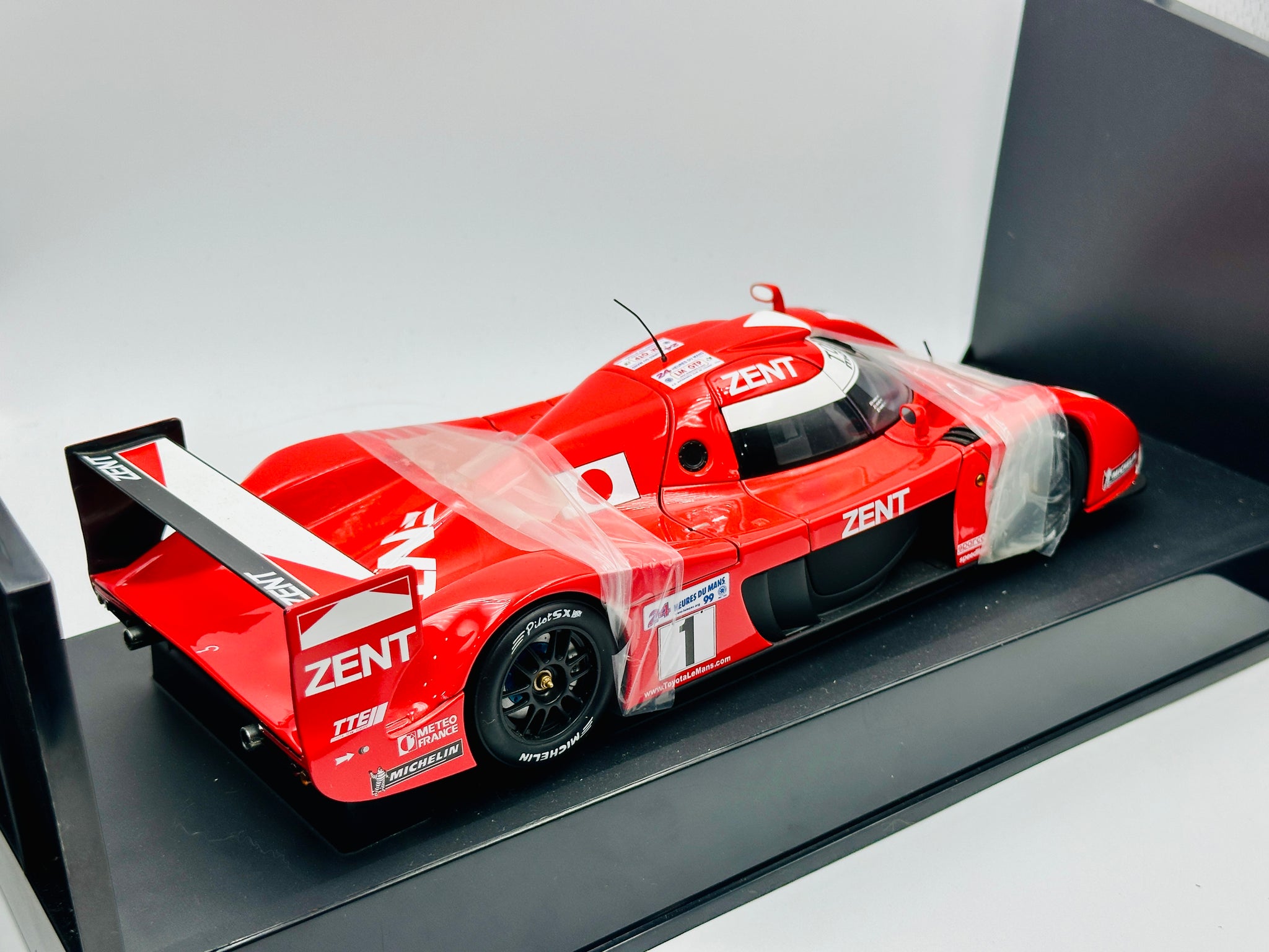 1:18 1999 Le Mans 24h -- #1 Toyota GT1 TS020 -- AUTOart 89986