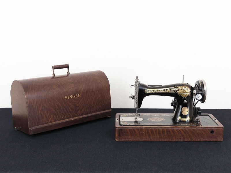 イギリスの古い電動式の卓上ミシン（SINGER）（1月22日