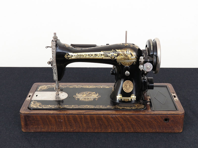 イギリスの古い電動式の卓上ミシン（SINGER）（1月22日