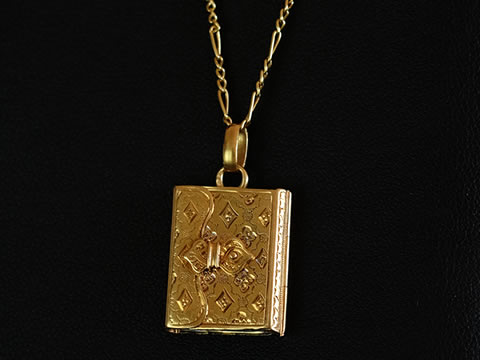 アンティークロケットペンダント（芥子真珠、18金ローズゴールド）