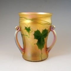 L.C.ティファニー「取手付 蔦文様花瓶」《アンティックかとう》