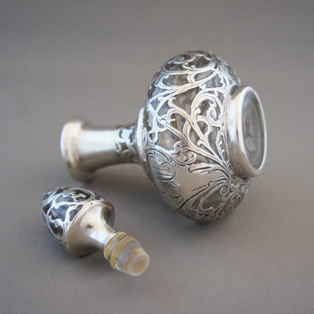 シルバーオーバレイ「銀装飾 香水瓶」《アンティックかとう》
