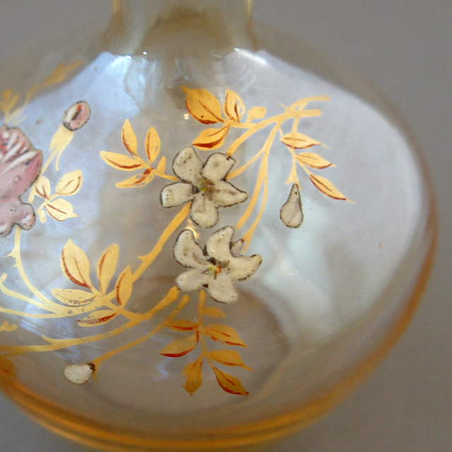 オールドバカラ「ラスター彩色薔薇文様香水瓶」《アンティックかとう》