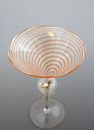 ビミニグラスワインまたはカクテルグラス赤のニワトリ ビミニ