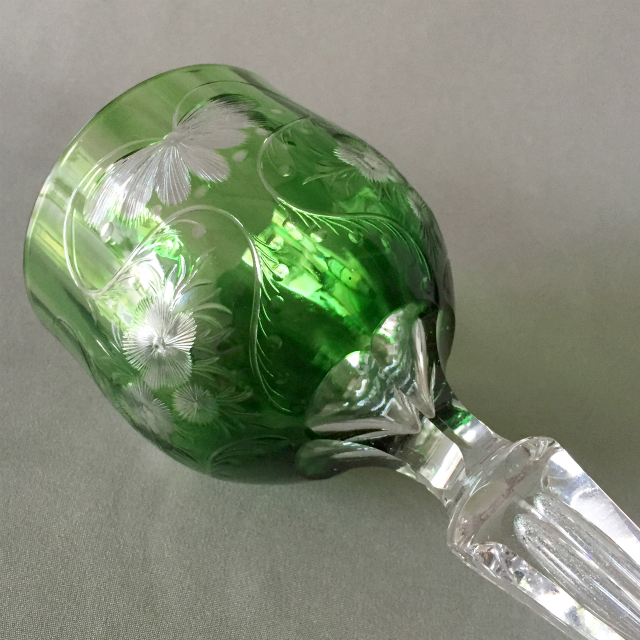 ボヘミア「グラヴィール装飾 グリーン ワイングラス 高さ20cm