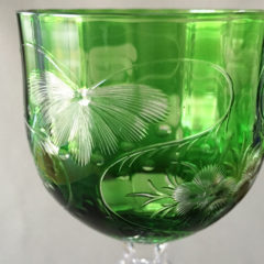 ボヘミア「グラヴィール装飾 グリーン ワイングラス 高さ20cm