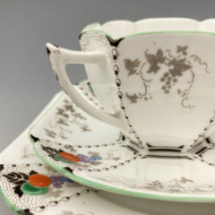 シェリー「クイーンアン ティートリオ – Peaches and Grapes