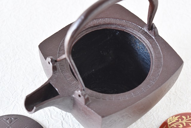 佐藤浄清作 菱地紋 四方銚子 - 生活骨董と古布のアンティークショップ