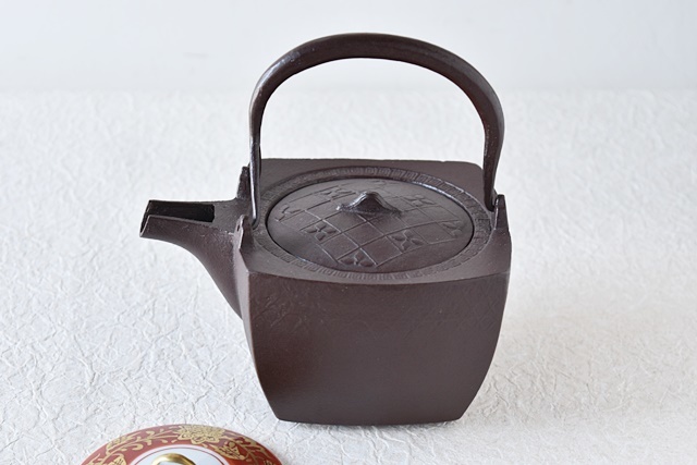 佐藤浄清作 菱地紋 四方銚子 - 生活骨董と古布のアンティークショップ