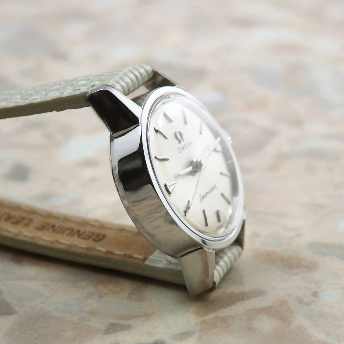 OMEGA 60's 機械式レディースウォッチ 稀少 シーマスター クサビ