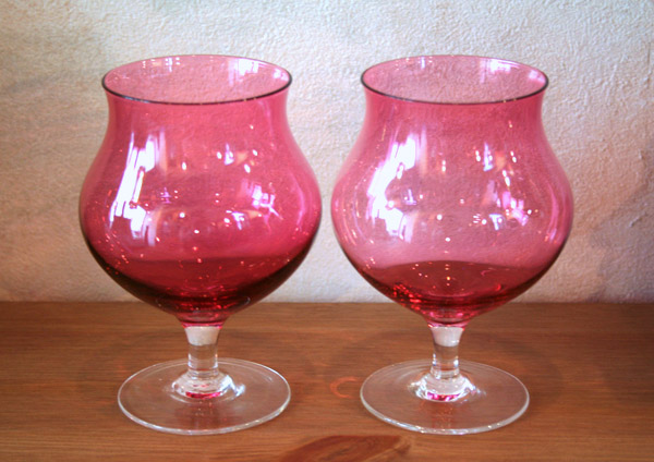 アンティークアナスタシア 神戸北野町 金赤のグラス