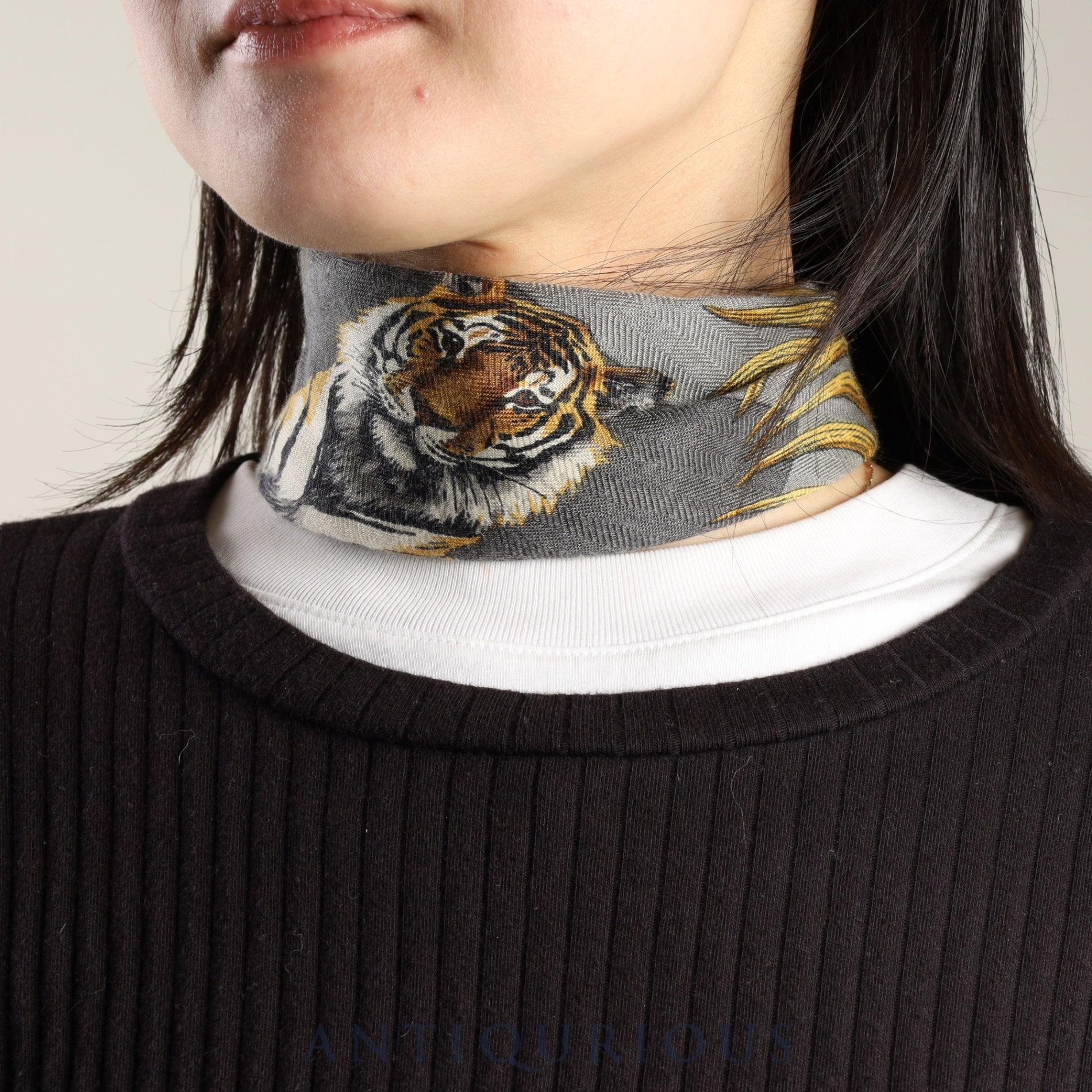 エルメス スカーフ カレ45 王者の虎 グレー系 CASHMERE65％ SILK35