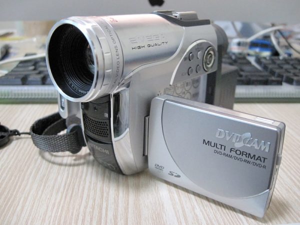10年以上前のDVDビデカメ「HITACHI DZ-GX25M」は今でも使えるのか