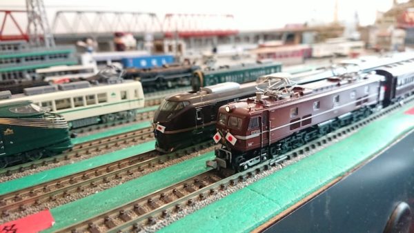 現代を駆け巡るお召し列車！KATO E655系「なごみ」入線！ | あそぶログ！