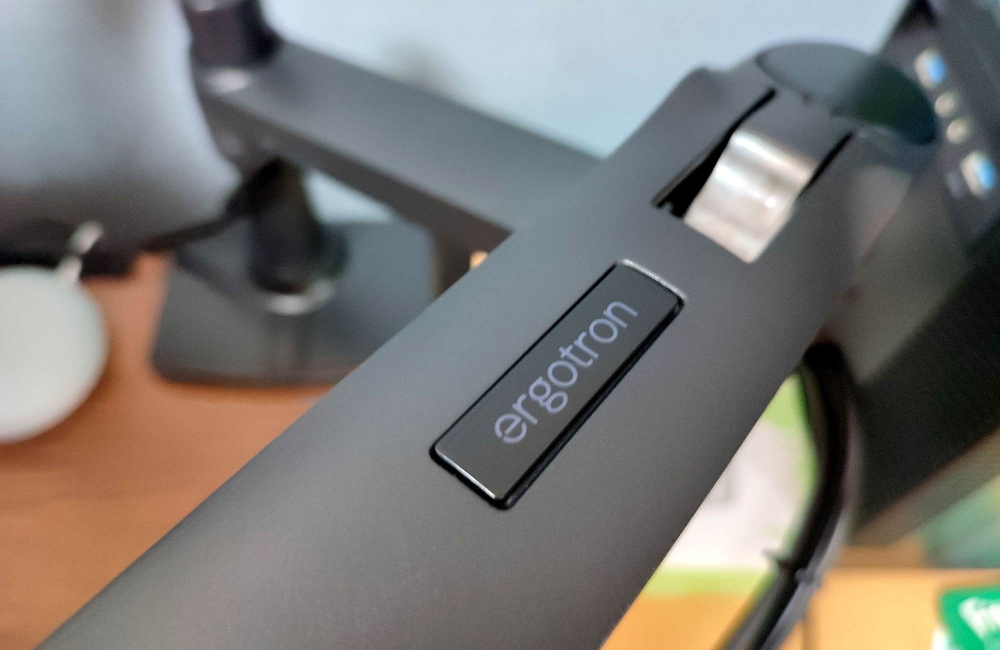 エルゴトロン LX デスクマウント モニターアームでDELLの32インチ