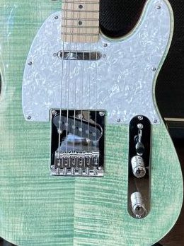 Michael Kelly Guitars 1953 Blue Jean Wash スタジオに新導入