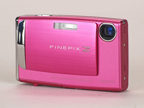 ASCII.jp：【レビュー】カジュアルデザインとなったスリムコンパクト機