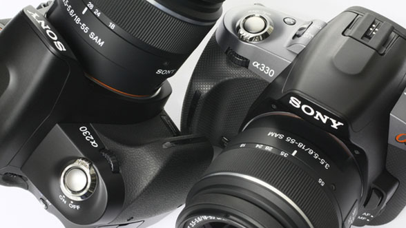 ASCII.jp：どっちを買う!? ソニーのデジイチ「α330」と「α230」 (1/4)