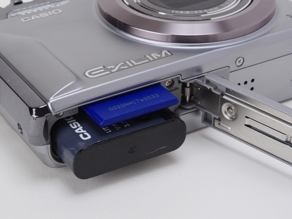 ASCII.jp：夏休みの旅行に持っていきたい「EXILIM EX-H10」 (1/3)