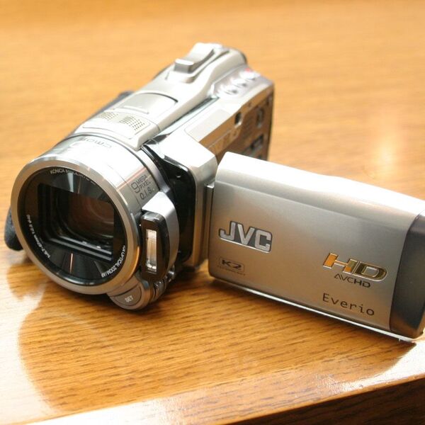 ASCII.jp：新開発レンズ採用の高級ビデオカメラ「Everio GZ-HM400」