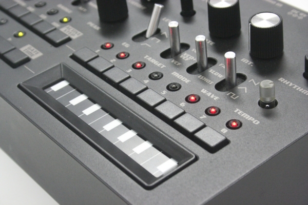 ASCII.jp：今こそ原点のアナログへ――コルグ入魂のシンセ「monotribe