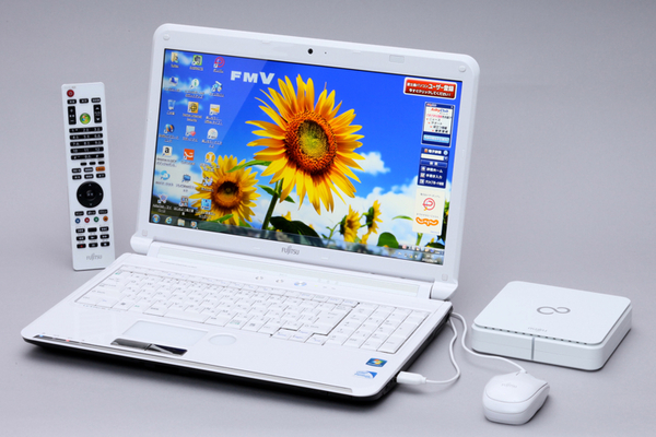 ASCII.jp：地デジ時代はワイヤレス！ 富士通「LIFEBOOK AH52/DNA」 (1/4)