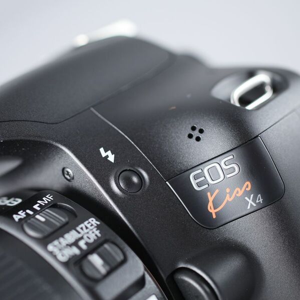 ASCII.jp：ハイエントリー機へと生まれ変わった「EOS Kiss X4