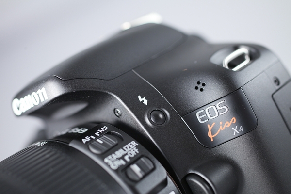 ASCII.jp：ハイエントリー機へと生まれ変わった「EOS Kiss X4