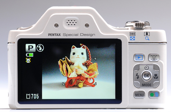 ASCII.jp：レトロで可愛いボディの「Optio I-10」 (1/4)