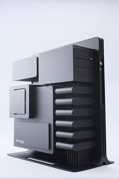 ASCII.jp：注目のPCケース、Thermaltake「Level10」を愛でる！ (1/2)