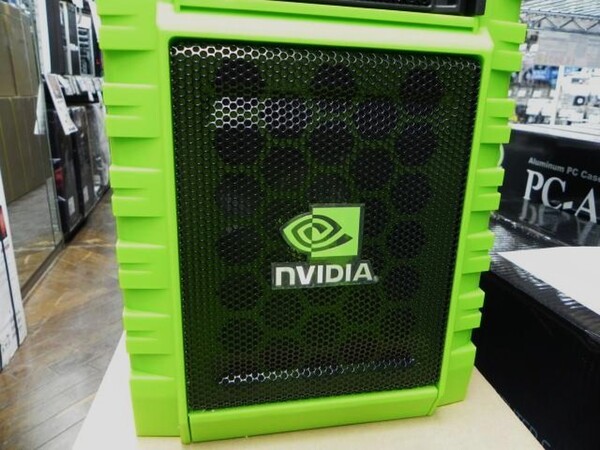 ASCII.jp：CMとTTからNVIDIAカラーの限定PCケースが同時発売！