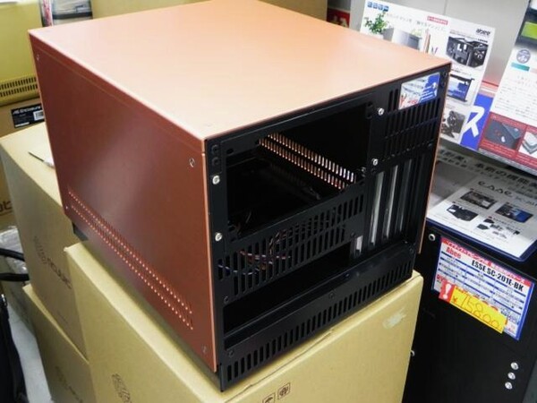 ASCII.jp：フロントがオールメッシュのアビー製キューブ型ケースが販売中