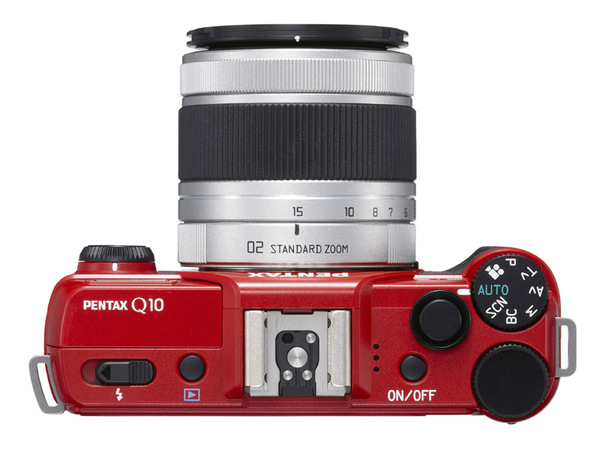 ASCII.jp：100色から選び放題の手乗り一眼「PENTAX Q10」