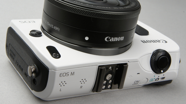ASCII.jp：やっと発売！キヤノンのミラーレス「EOS M」を徹底レビュー