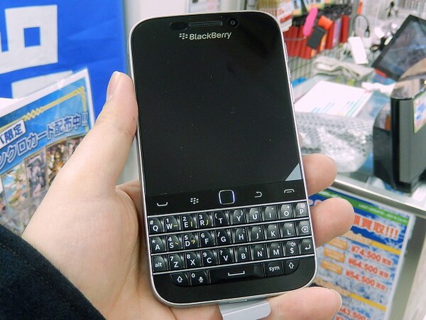 ASCII.jp：QWERTYキー＆トラックパッド搭載の「BlackBerry Classic」
