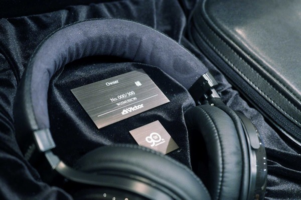 ASCII.jp：復活したビクター初の製品は、たった90万円でスタジオ