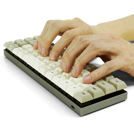 通常の4割サイズ ミニマルなメカニカルキーボード - 週刊アスキー