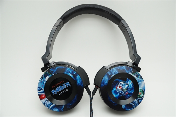 オンキョー のアイアンメイデン柄のヘッドフォンです。