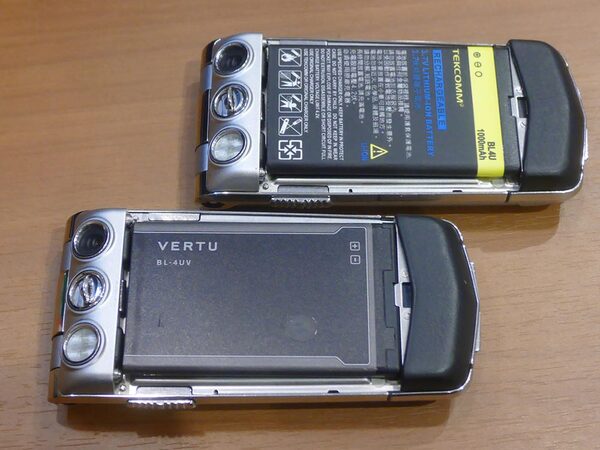 年末限定。高級携帯電話Vertu Signature Touch 美品。訳あり品 VERTU