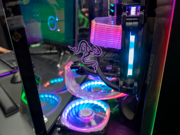 ASCII.jp：【今月の自作PCレシピ】総額40万円！ Razerコラボのハイ