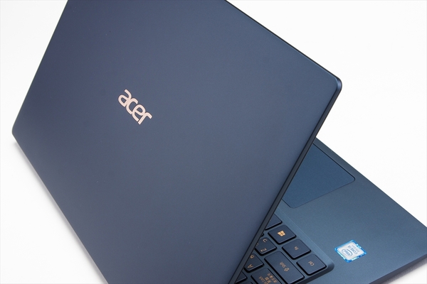 ASCII.jp：14型ボディに15.6型液晶搭載！ 大画面でスペック十分な秀作