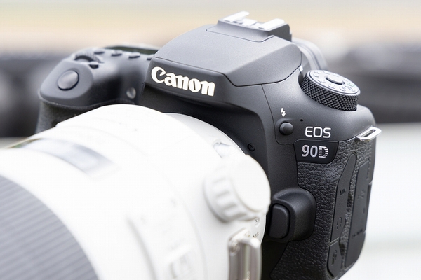 ASCII.jp：「APS-Cの完成形」キヤノン・EOS 90DでSUPER GTを撮る (1/6)