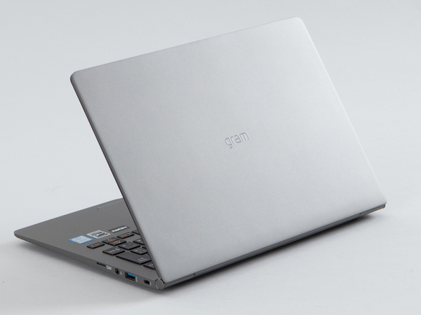 ASCII.jp：長時間駆動で選ぶならベスト！ 1kg以下で美麗な液晶も魅力的