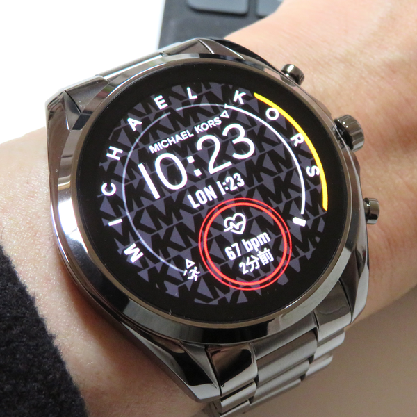 ASCII.jp：オシャレなマイケル・コースの第5世代スマートウォッチは