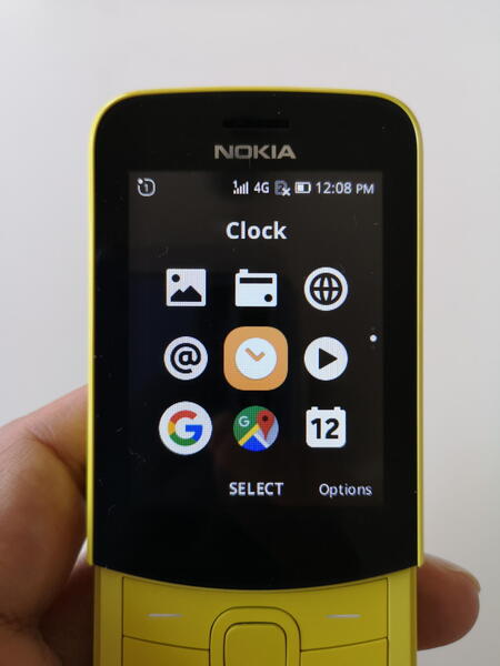 ASCII.jp：復刻で話題の“バナナフォン”「Nokia 8110 4G」を衝動買い (3/5)