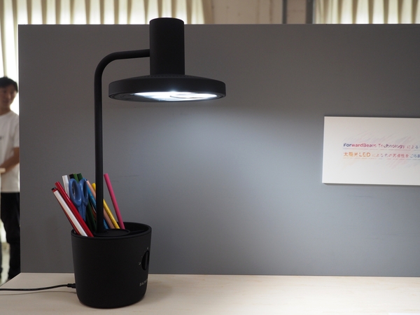 ASCII.jp：バルミューダ高いデスクライトで原点回帰 (1/4)