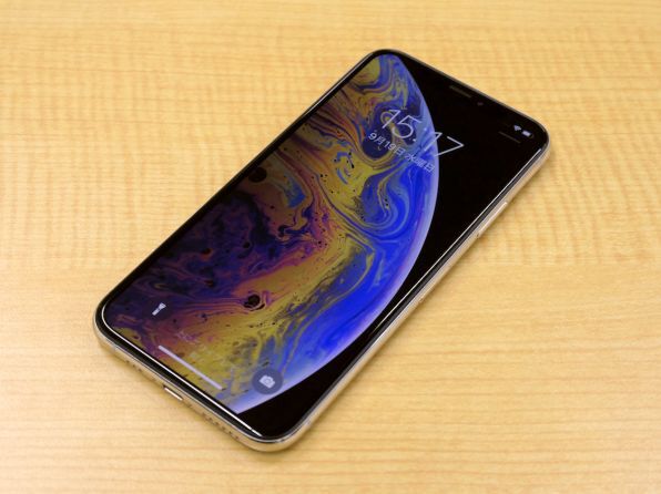 ASCII.jp：iPhone XS／XS Maxを開封ゥ～！ ゴールドがよい感じ！ (1/2)